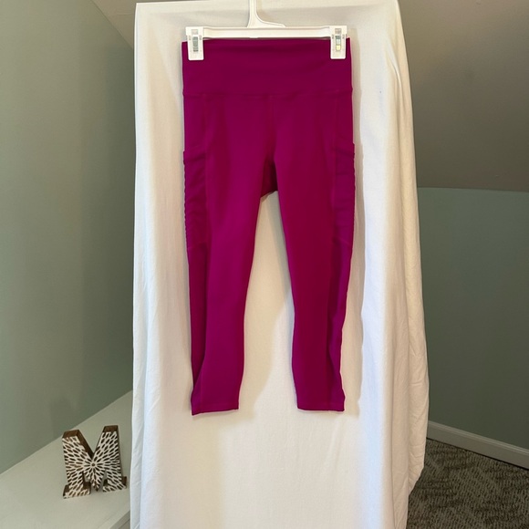 Fabletics Mila High-Waisted On-The-Go Powerhold with Pockets Capri Size Small - Picture 1 of 7